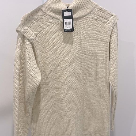 NWT! 🤍 Cable Knit Detail Sweater - Picture 5 of 10